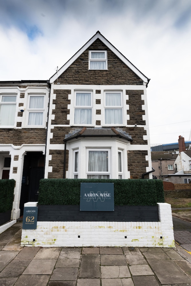 Aaron Wise - 62 Plantagenet Street