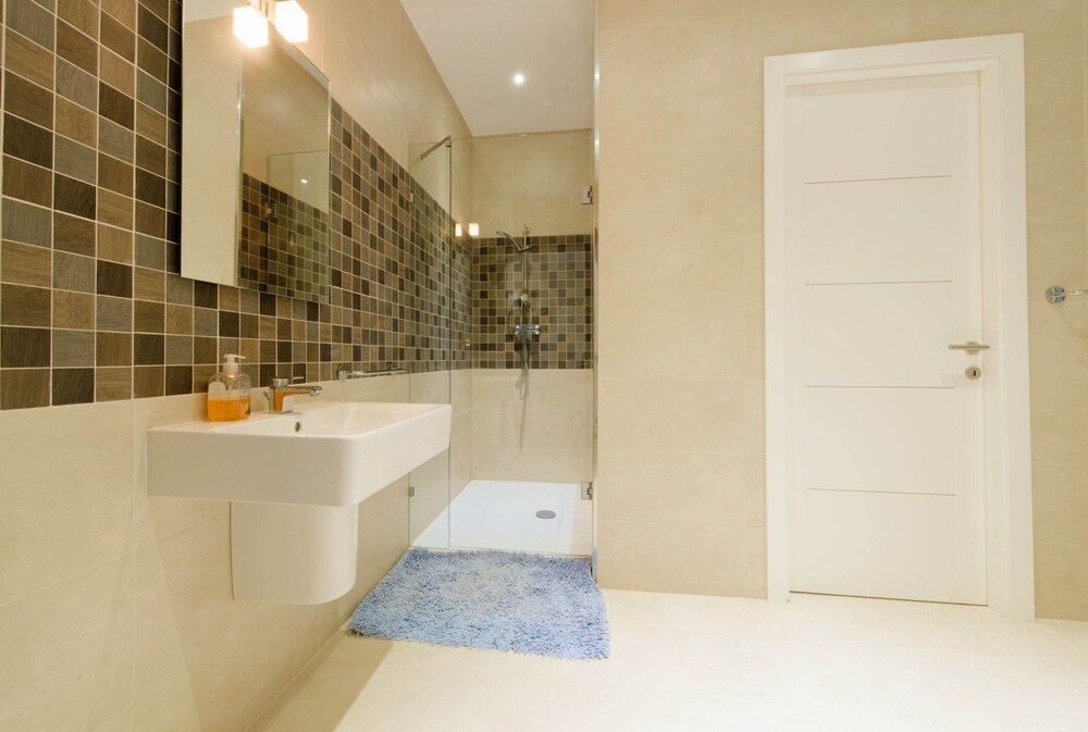 Charming Seafront Apartment, Perfect for Families
