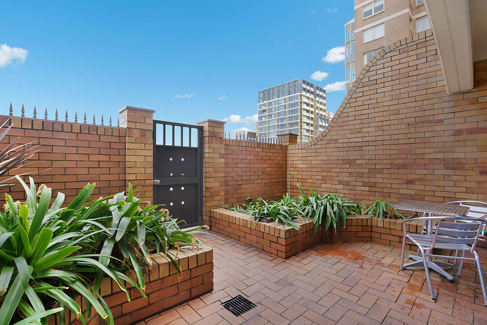 Newcastle Short Stay Apartments - Sandbar Newcastle Beach