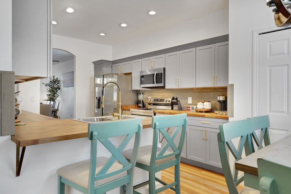 310hc-west Haven 5 Bedroom Home