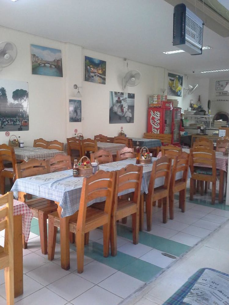 Pizza Italy Restaurant & Guesthouse