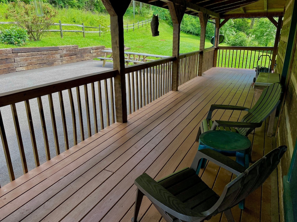 Dogwood Acre 3 Bedroom Cabin by RedAwning view 2
