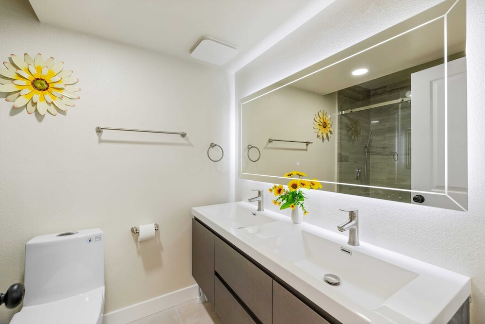 @ Marbella Lane - Cozy Gem Near Nature Trails