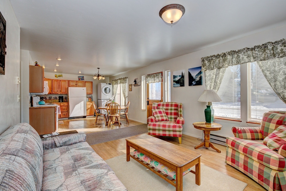 Cascade Lake Inn