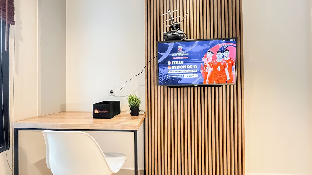 Wooden Nest 2Br Without Living Room At Evenciio Margonda Apartment