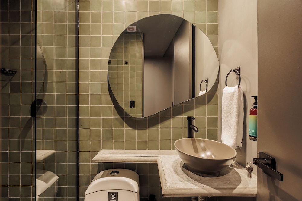 10th Street 3 Bedroom Jacuzzi & Billiard
