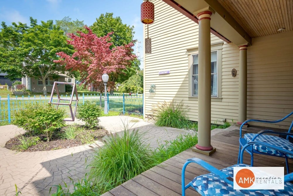 Lake Life Getaway - Condo Near Downtown