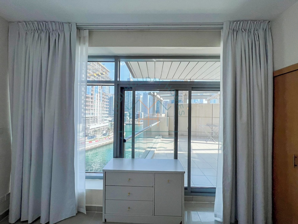 Blakely 2BR Lakeview Retreat With Open Balcony