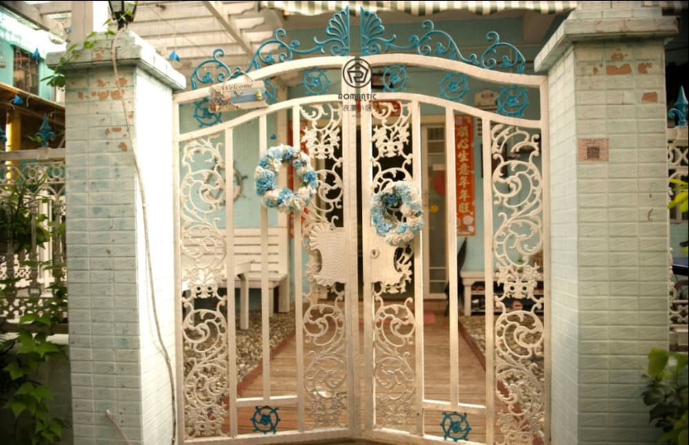 Romantic Seaside Hotel