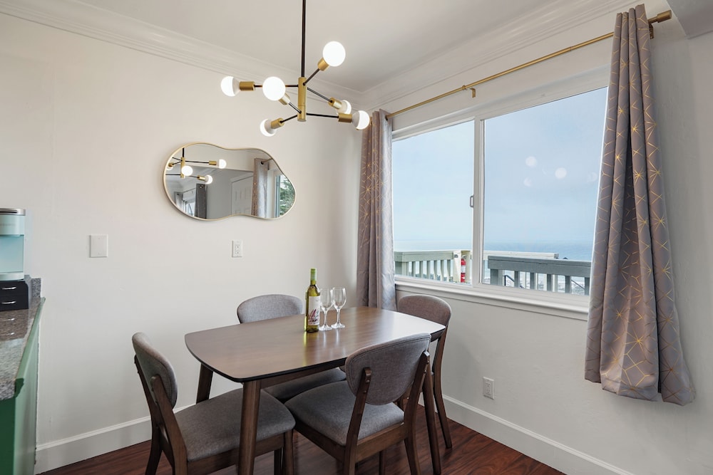 Stunning 2BR Ocean Mountain Sunset View