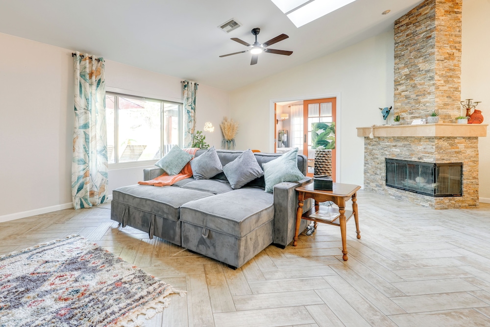 Luxe Outdoor Oasis: 'palm Tree Villa' in Chandler