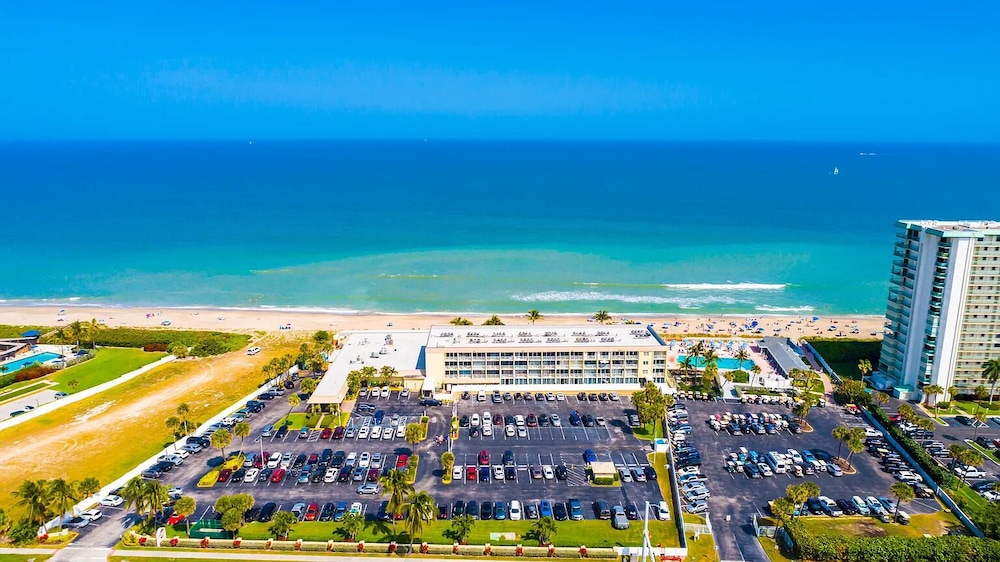 404 On Hutchinson Island