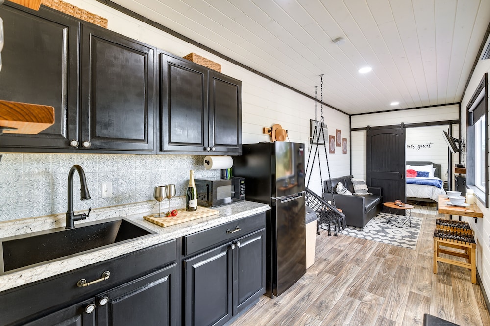Remote Strawn Container Home With Hot Tub! view 2