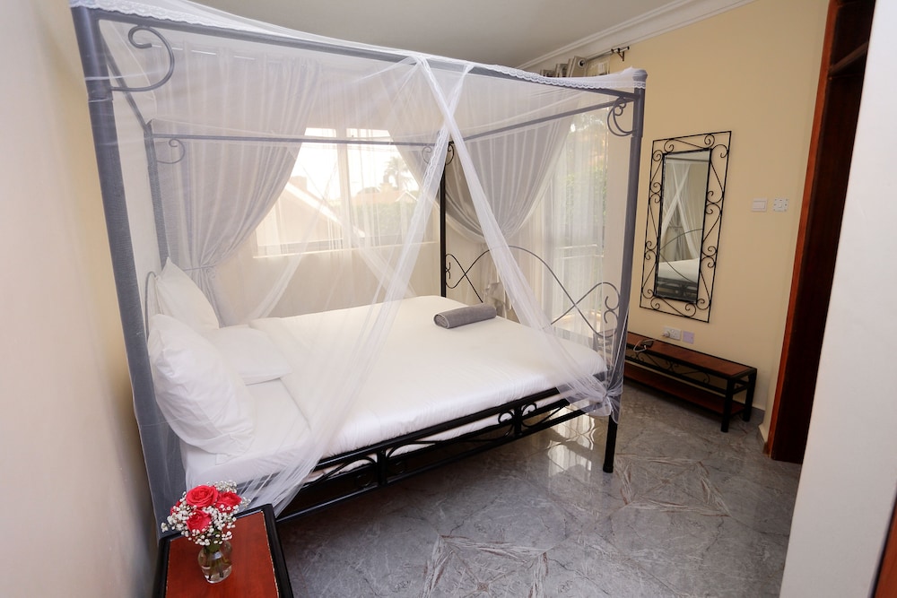Deluxe 3-bed Apartment With Swimming Pool view 2