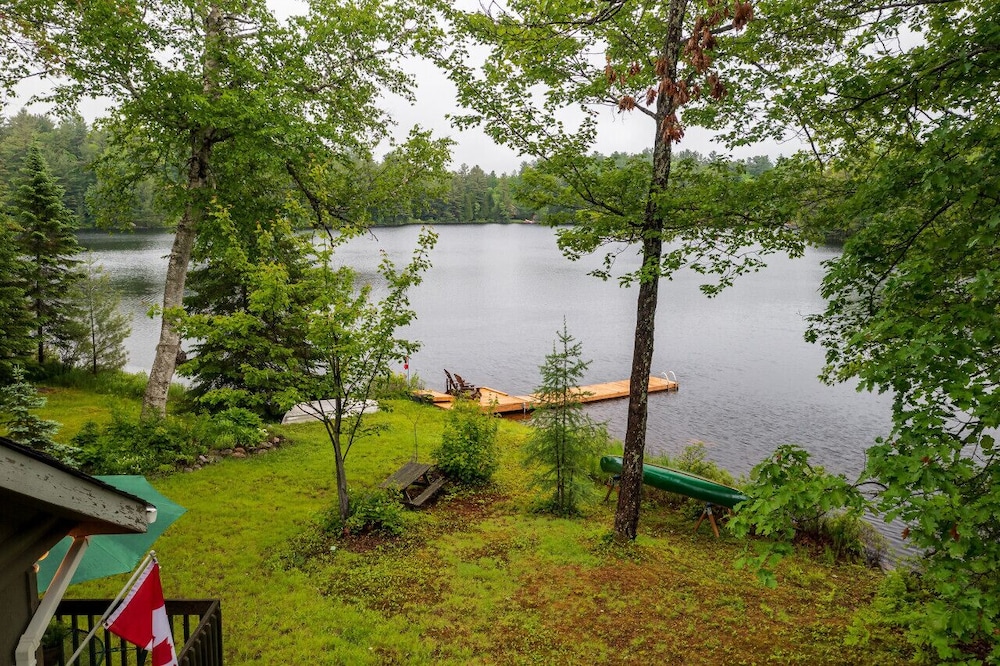 Bear Essentials Lakefront Hideaway