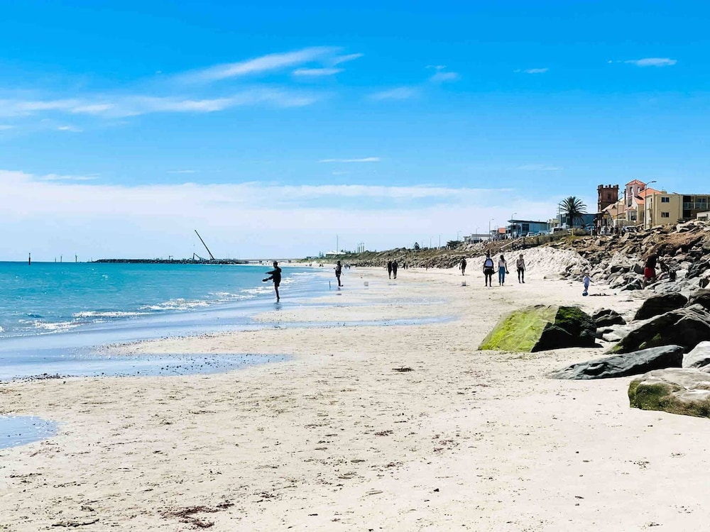 Unwind Esplanade Beach Escape no 10