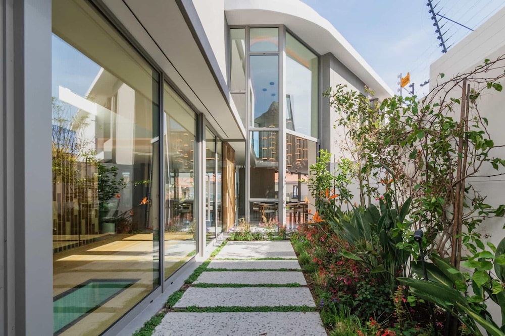Grand Camps Bay 5bed w Views Pool Gym Villa Serena