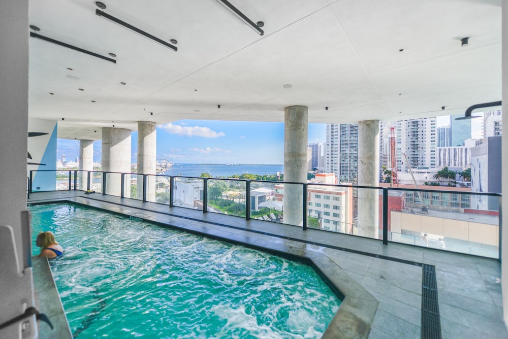 Studio with a City View Near Bayside