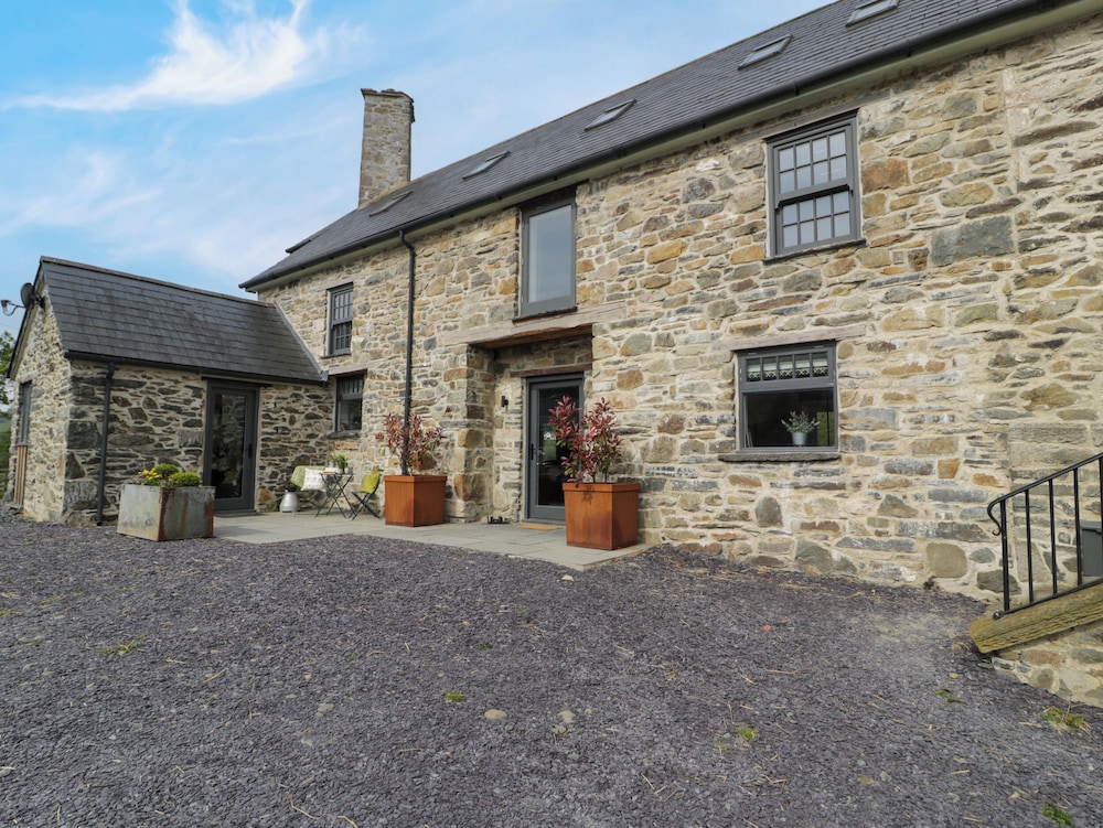 Plas Glan Yr Afon