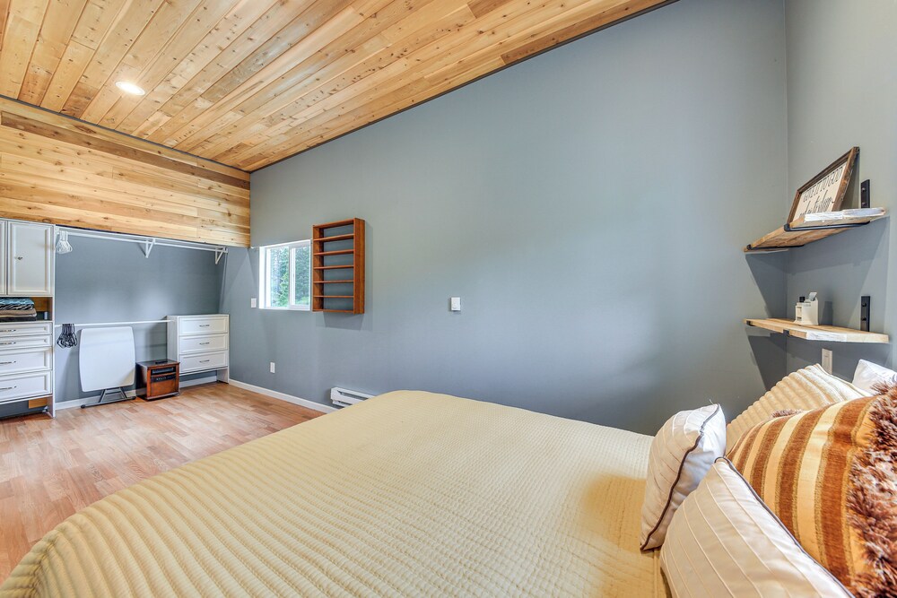 Rustic & Modern Home w/ Forest Views in Newport!