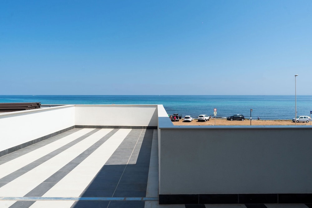 Lolita's Beachfront Loft