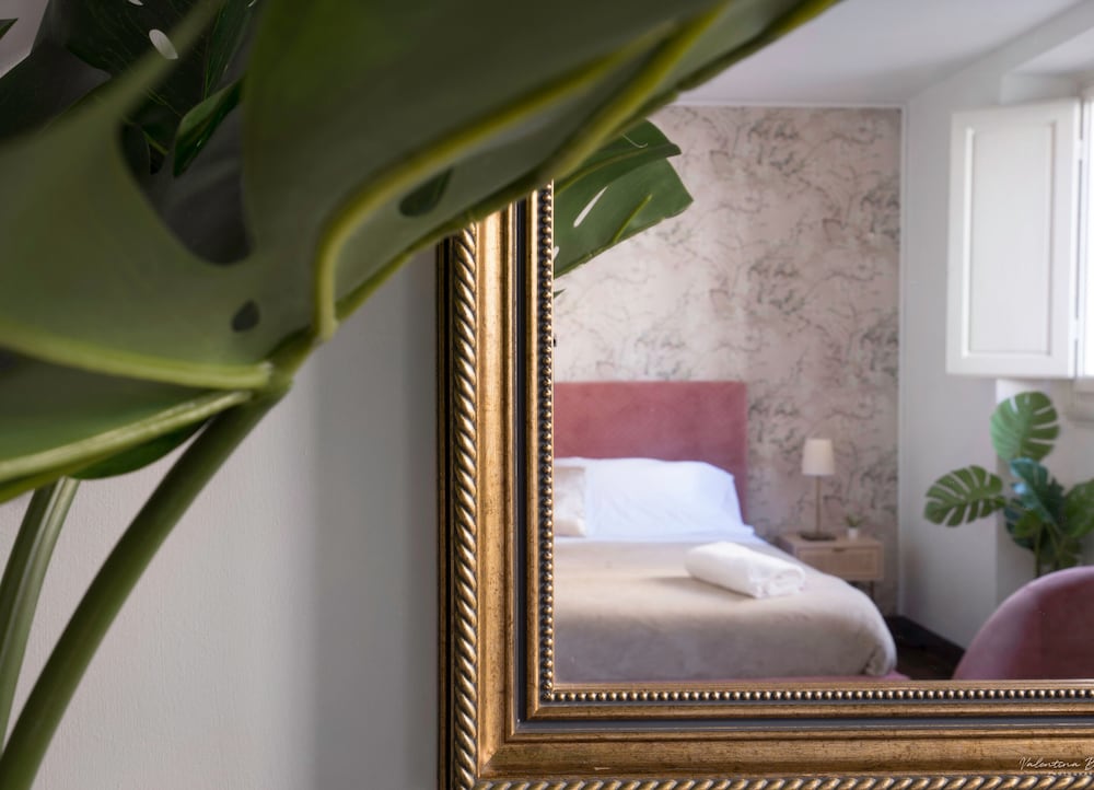 Elegant 3-Bedroom Apartment in the Historic Center photo 2