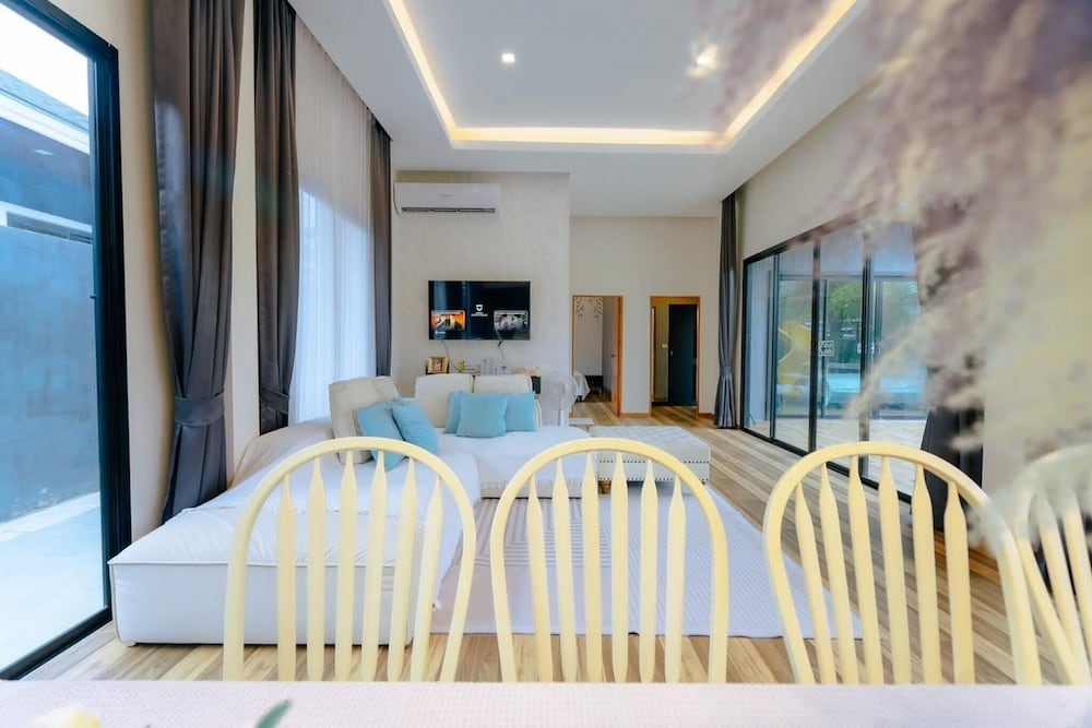 Orange Private Pool Villa, Near Cham Am Beach