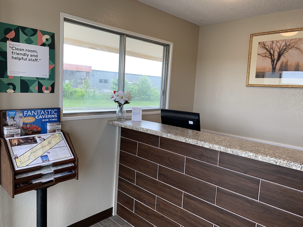 Rolla Vacations - Regency Inn - Property Image 20