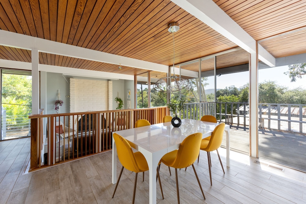 Mid-century Masterpiece With Pool Spa Tesla