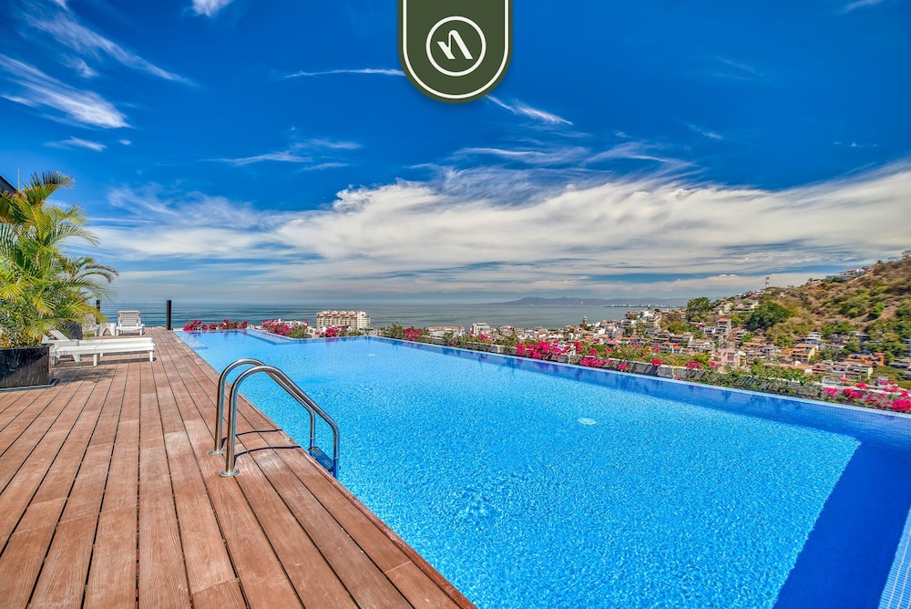 New 2BR Condo in Zona Romantica - Rooftop Pool