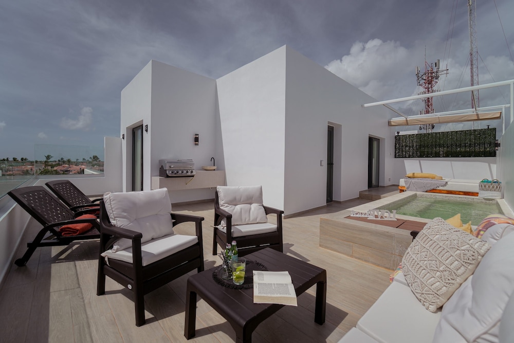 Fantastic Beach Penthouse With Rooftop BBQ