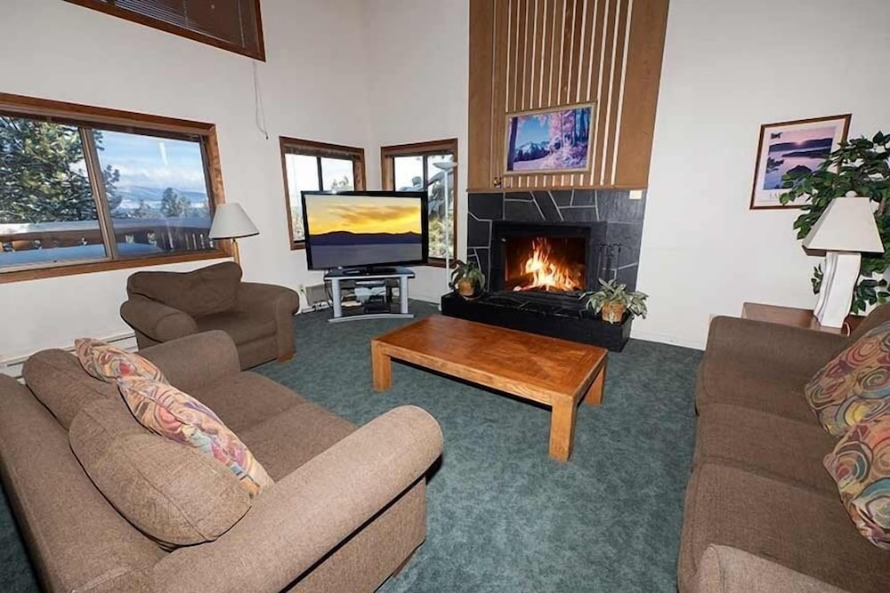 1228 Timber Lane 4 Bedroom Home by RedAwning