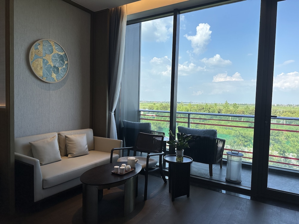 Blue City Fenghe Resort Hotel