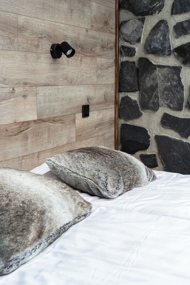Private & Luminous Suite with lake views