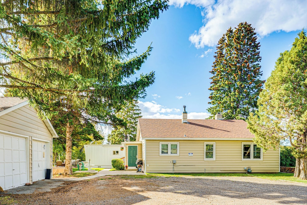 Fishing & Skiing Base! Residential Bozeman Escape