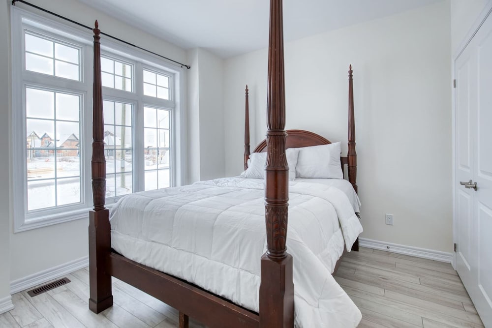 Spacious Brand New 4-bed Retreat in Quinte West
