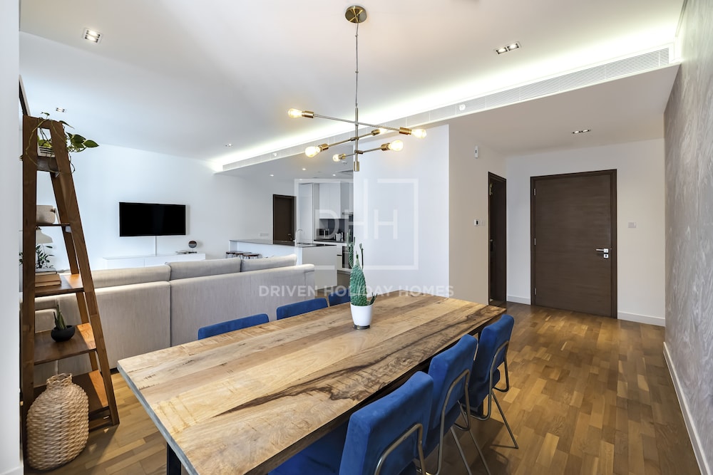 Driven Holiday Homes - City Walk 22
