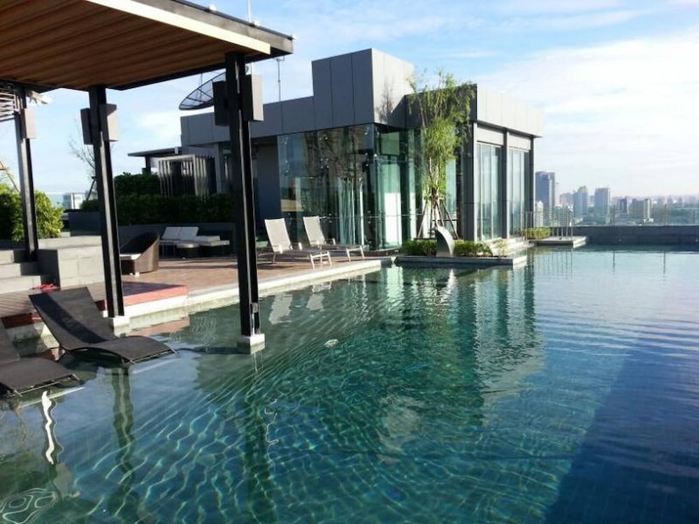 Free Airport Pick Up Rooftop Pool Jacuzzi Gym BTS Emqartier Shopping Mall