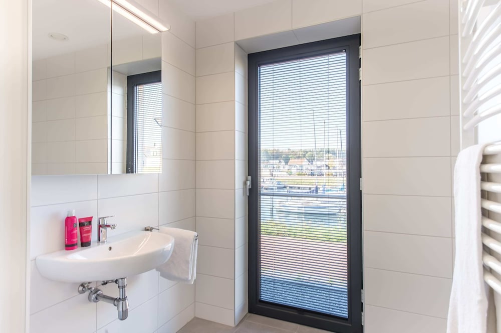 Apartment in Kamperland With Marina Views view 4