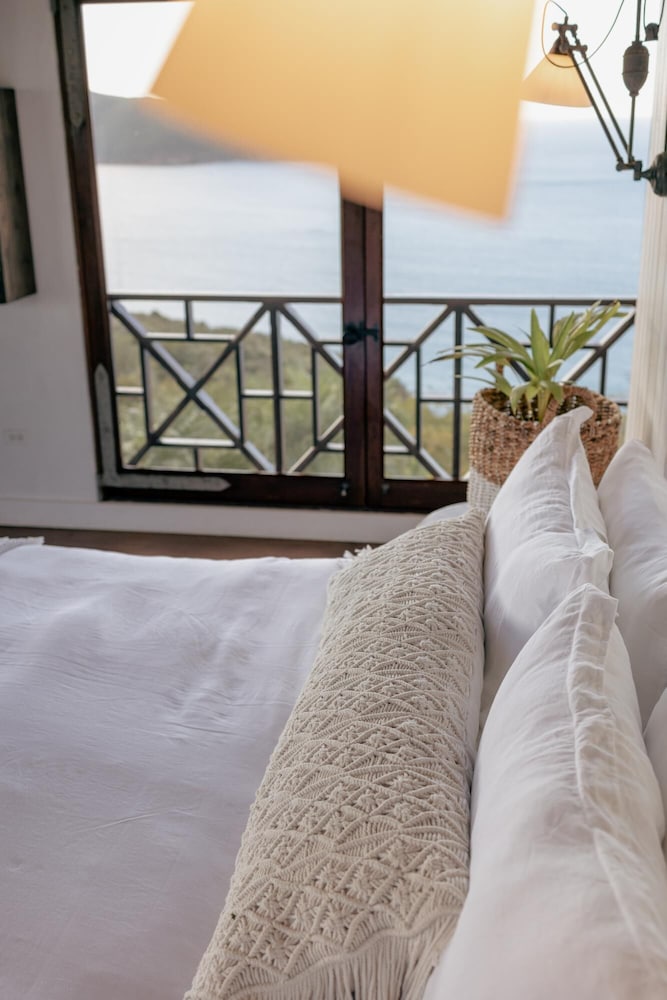 3bed 3 Bath Villa w Natural Plunge Pool on Private Island view 4