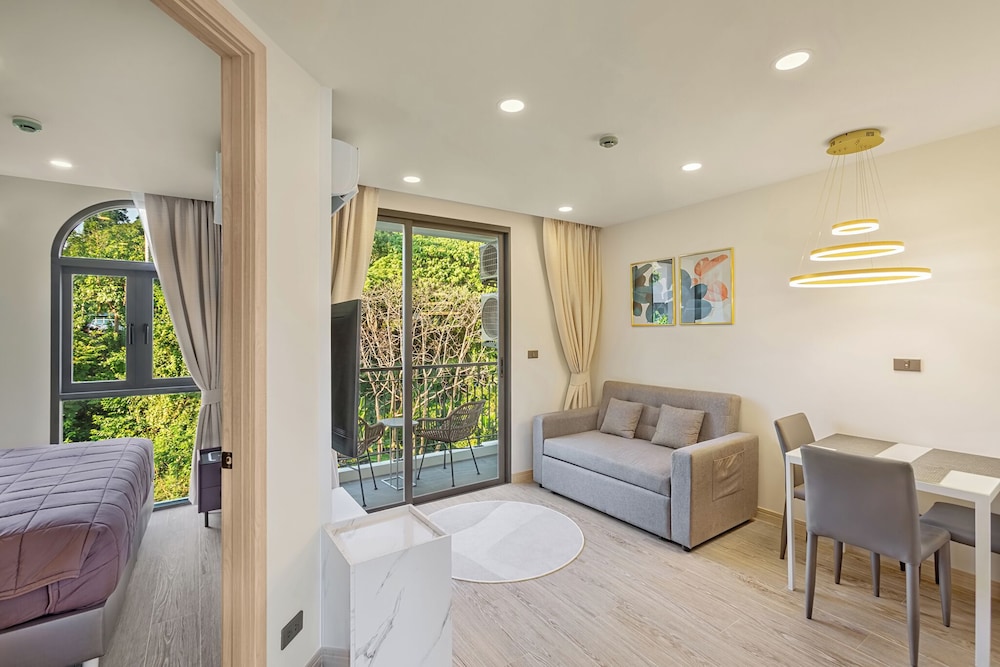 One bedroom Palmetto Condo Karon A 606
