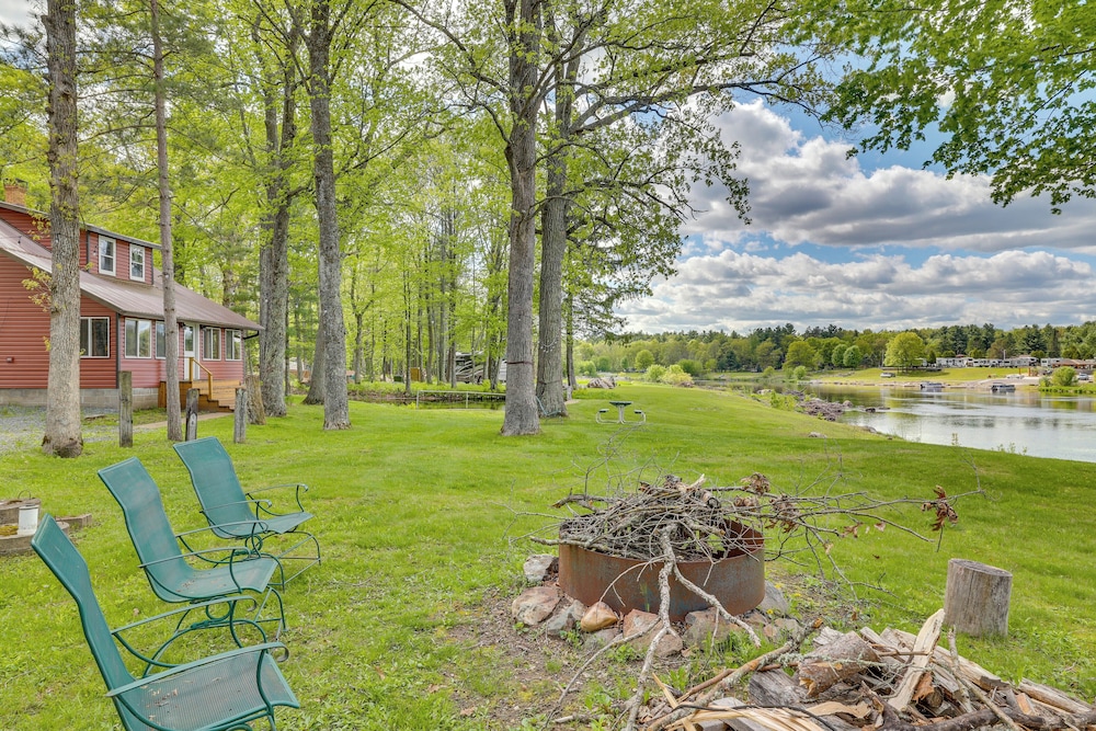 Hatfield Family Home on Lake Arbutus: Boat & Hike