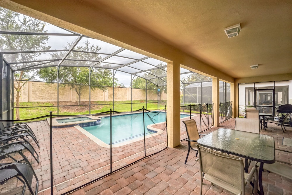 Luxurious Villa W/ Private Pool & Club Access 9 Bedroom Villa by RedAwning - Image 3