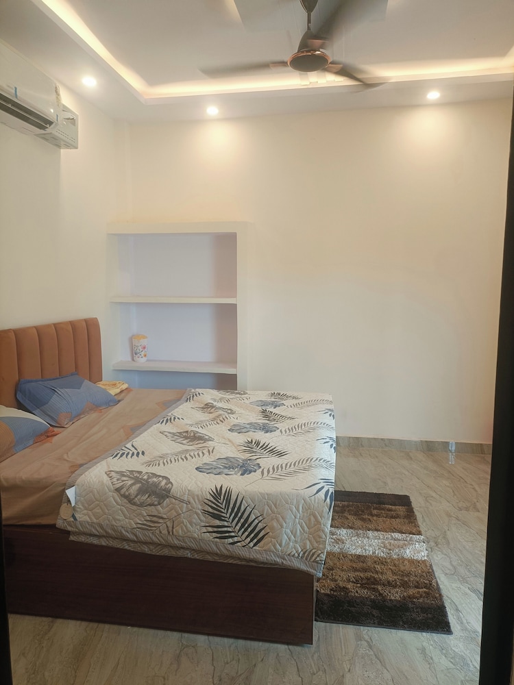 Madhur Kunj Guest House Pick and Drop