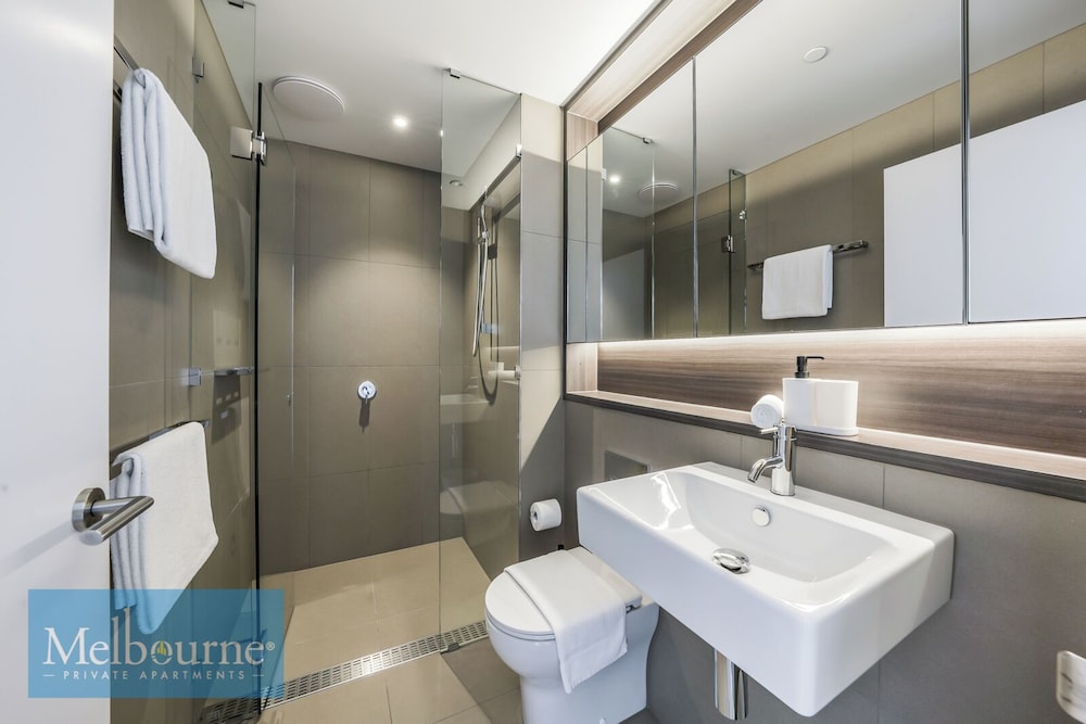 Melbourne Private Apartments - Stadium and Harbour Views