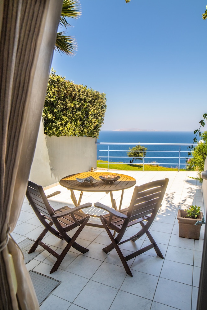 Luxurious Villa Ariadni Theseus Crete view 2