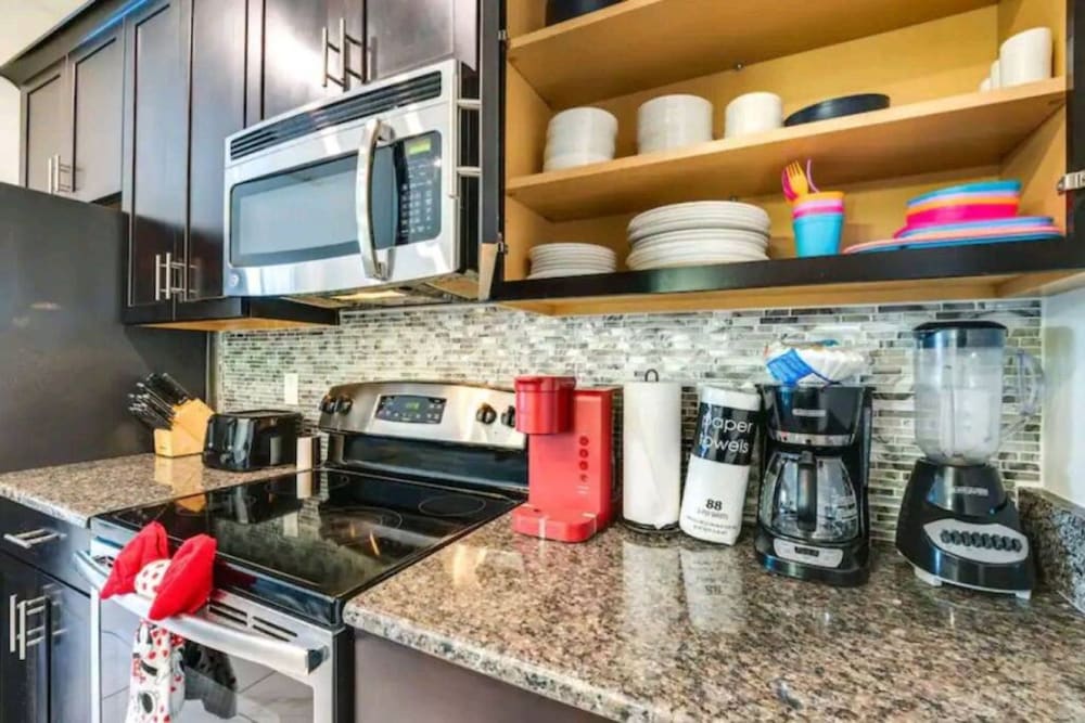 Free Amenities Spacious Home King Beds