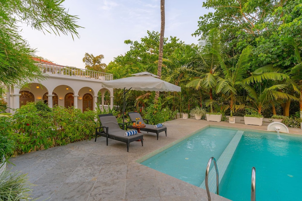 Loto Bianco by Hireavilla -4br w Pvt Pool Siolim