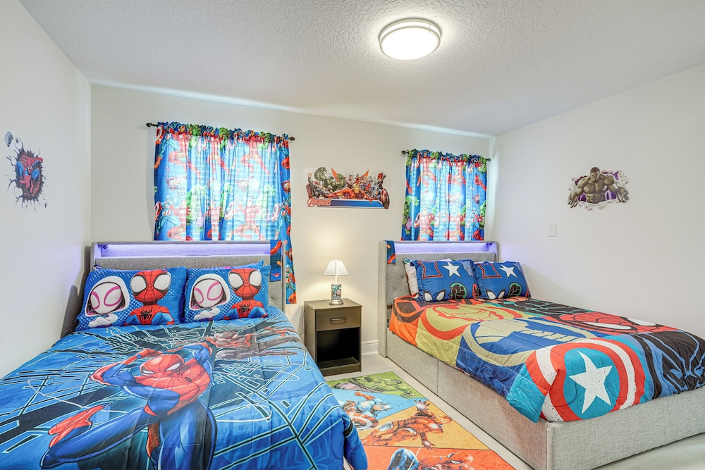 10 Mi to Wdw: Family Home w/ Game Room & Pool!