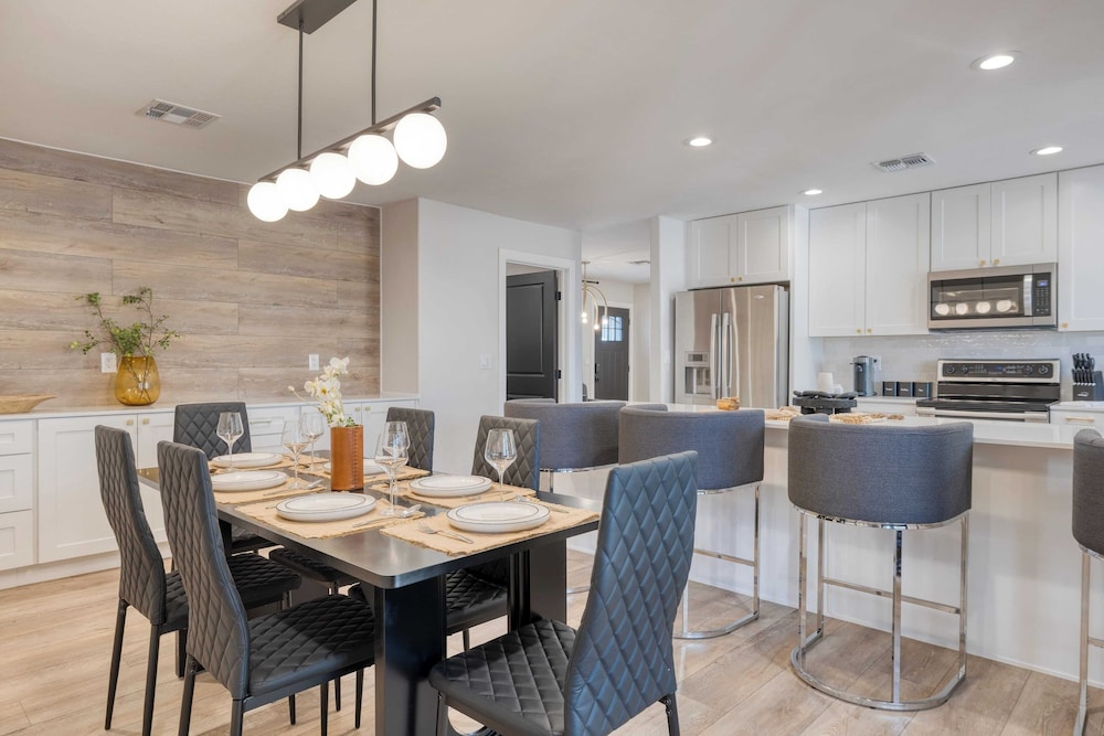 Sol Vista Private Oasis w/ Pool, Putting Green, and Prime Location